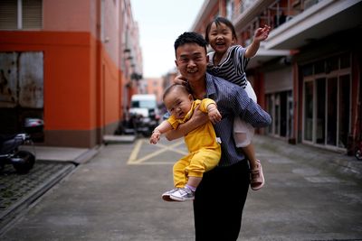 In aging China, a call for 'bold' steps to cut cost of having babies