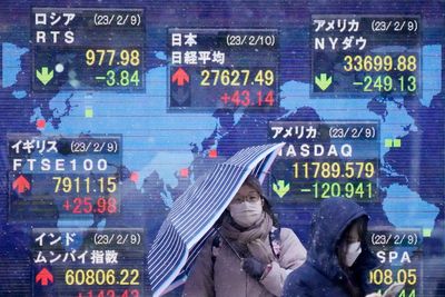 Asia shares mostly fall, eyeing inflation, earnings, growth