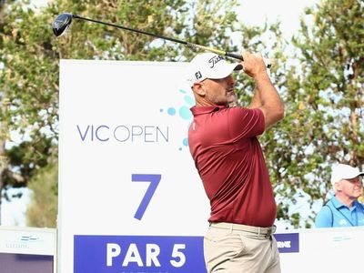 Kiwi Michael Hendry sets the pace at men's Vic Open
