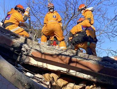 Japanese rescue workers join search for survivors in Turkey