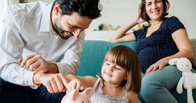 Money expert shares four ways every single parent can fit check their finances to make savings this year