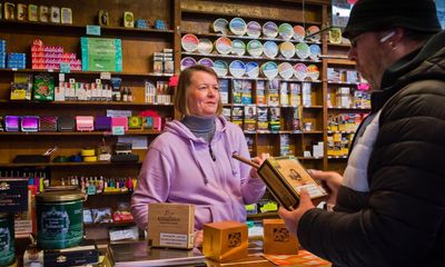 The last tobacconist: contraband and cost of living close Ipswich institution