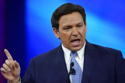 Florida passes bill backing DeSantis push to relocate migrants