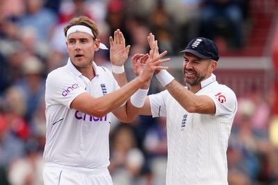 Anderson enjoys Broad bowling and Wyatt was waiting – Friday’s sporting social