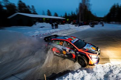 Breen leads 'Mad Hatter's Tea Party' in Rally of Sweden