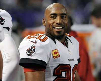 Ronde Barber’s daughter Justyce announced his Hall of Fame selection to her college lacrosse team, and the reaction was priceless
