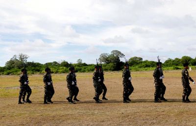 5 soldiers killed in shooting at Philippine camp