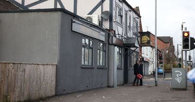 Man stabbed in the neck after row outside pub