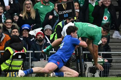 Ireland beat title holders France in Six Nations classic