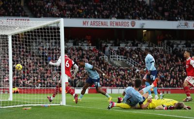 Arsenal tighten up in the title race as Brentford take a point