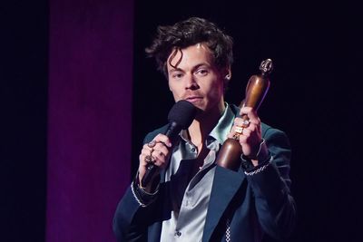 Harry Styles thanks One Direction bandmates as he wins second Brit of the night