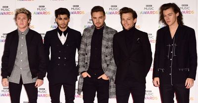 Harry Styles whips fans into a frenzy as he thanks One Direction bandmates during BRITs