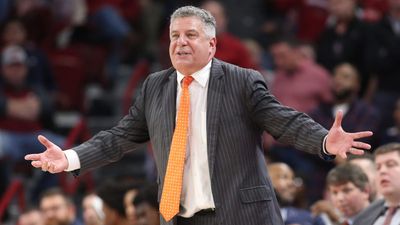 Auburn Student Makes Incredible Court-Length Putt to Win Car