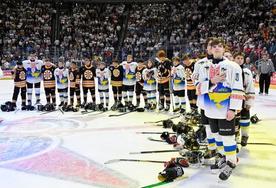 Ukrainians, Bruins celebrate unity arm-in-arm on the ice