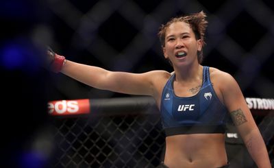 Loma Lookboonmee def. Elise Reed at UFC 284: Best photos
