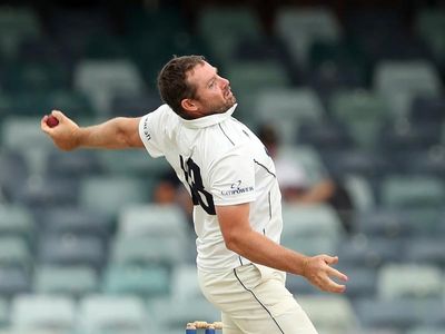 Vics overwhelm Qld, move to second on Shield table