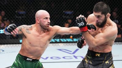 Lightweight champion Islam Makhachev defeats Alexander Volkanovski by unanimous decision at UFC 284 in Perth
