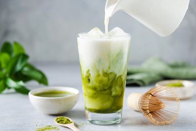 8 health benefits that drinking matcha tea has on your body and brain