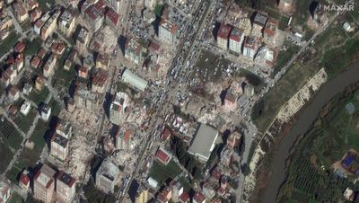 In a quake-hit Turkish town, one survivor just wants help to leave