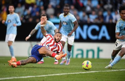 Depay snatches Atletico late win at Celta