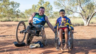 Kurt Fearnley joins Back Roads to explore gold-rush town Tennant Creek where locals strive for bright future