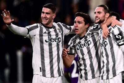 Juventus survive late scare to beat Fiorentina