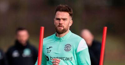 Mikey Devlin set to land Hibs contract as former Aberdeen defender lined up as Ryan Porteous replacement