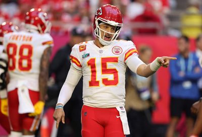 Patrick Mahomes and Travis Kelce team to get Chiefs even