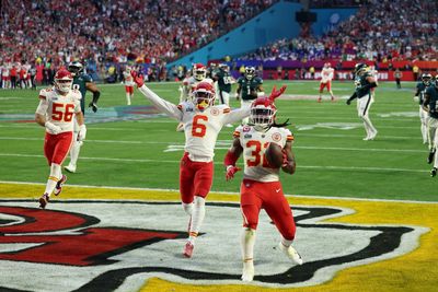 Chiefs tie Eagles on Nick Bolton’s 36-yard scoop-and-score