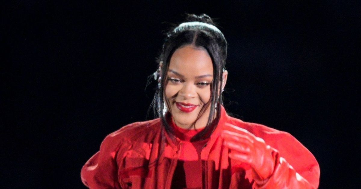 Rihanna fans are convinced she's pregnant after she shows 'bump' during Super  Bowl Halftime performance