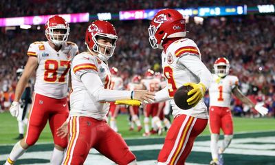 Mahomes leads Chiefs to comeback win against Eagles in Super Bowl classic