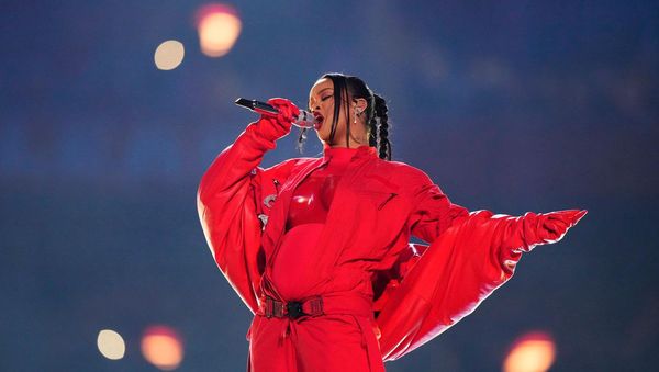 Rihanna plays the hits — and introduces a surprise guest — at the Super Bowl  - Los Angeles Times