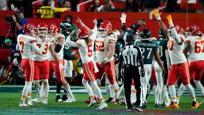 NFL Fans, Players React to Holding Call on Eagles During Chiefs’ Final Drive
