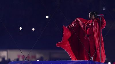 Rihanna first to perform pregnant at Super Bowl halftime