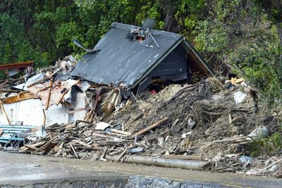 Flights grounded, power cut as storm lashes N.Zealand