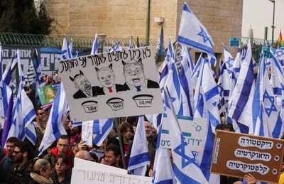 Israelis stage protests near parliament against judicial reforms