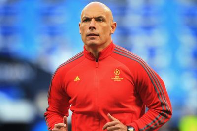 Howard Webb calls emergency meeting of Premier League referees after offside errors