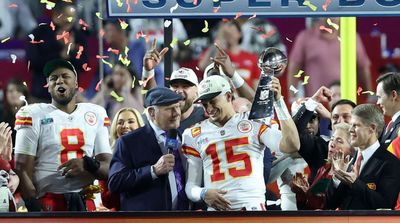 ‘Superman’ Patrick Mahomes Helped by Trainers and Teammates in Super Bowl
