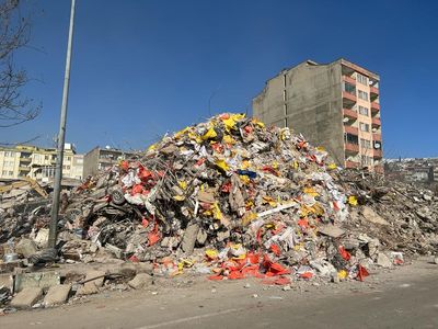 In quake-hit Kahramanmaras, the stench of death lingers