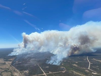 Queensland on high alert as crews battle bushfires