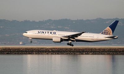 United flight from Hawaii plunged to within 800ft of Pacific Ocean