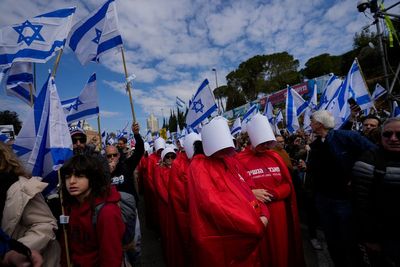 Tens of thousands of Israelis protest Netanyahu’s controversial court reforms