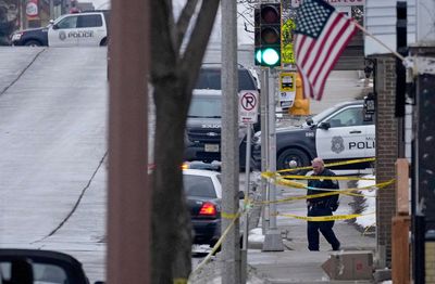 Slain Milwaukee police officer's family speaks at funeral