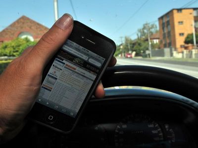 New Vic road rules target drivers distracted by devices