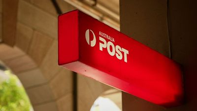Australia Post says five-day-a-week letter delivery should be reconsidered after $200m loss