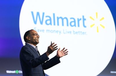 Walmart to force hundreds of employees to relocate to keep jobs