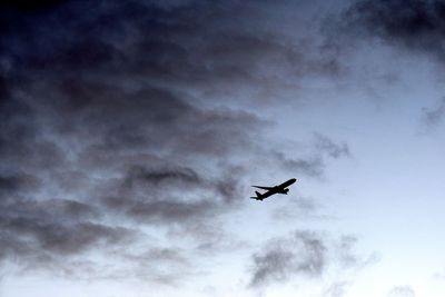 Pilots reveal close encounters amid spy balloon concern