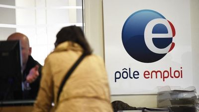 French jobless figures dip to lowest level in 15 years