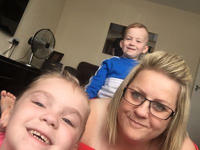 Mother diagnosed with cancer after noticing blood in her stool: ‘It’s hard to accept I’m dying’