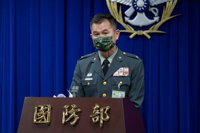 Taiwan threatens to shoot down any Chinese balloons